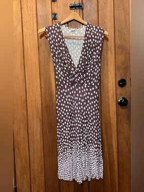 Lascana Sleeveless Polka Dot V-Neck Midi Dress - Plum/ White